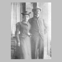 059-0123 Das Brautpaar Frl. Raabe und Herr Lorek aus Popelken. Podollen, d. 02.09.1901.jpg